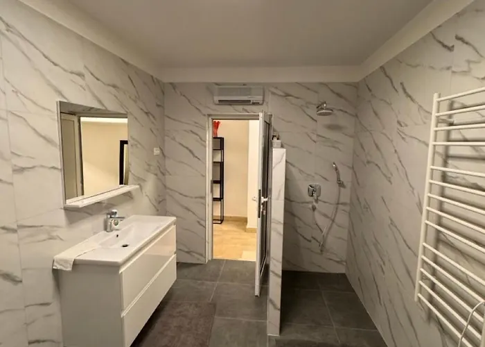 Apartament Lazaric Adria